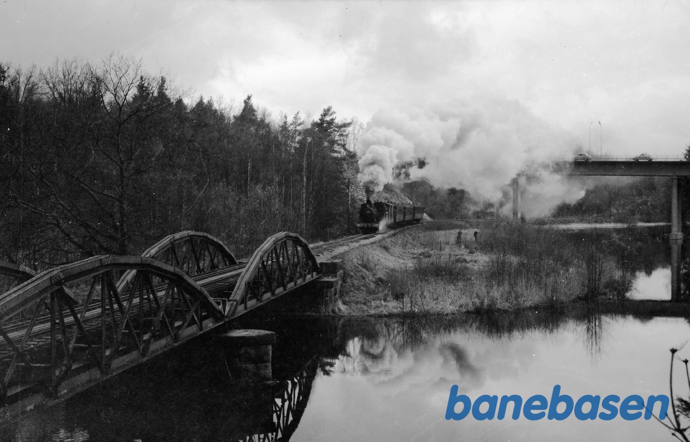 L2t 4013 med persontog L2t 4013 med persontog