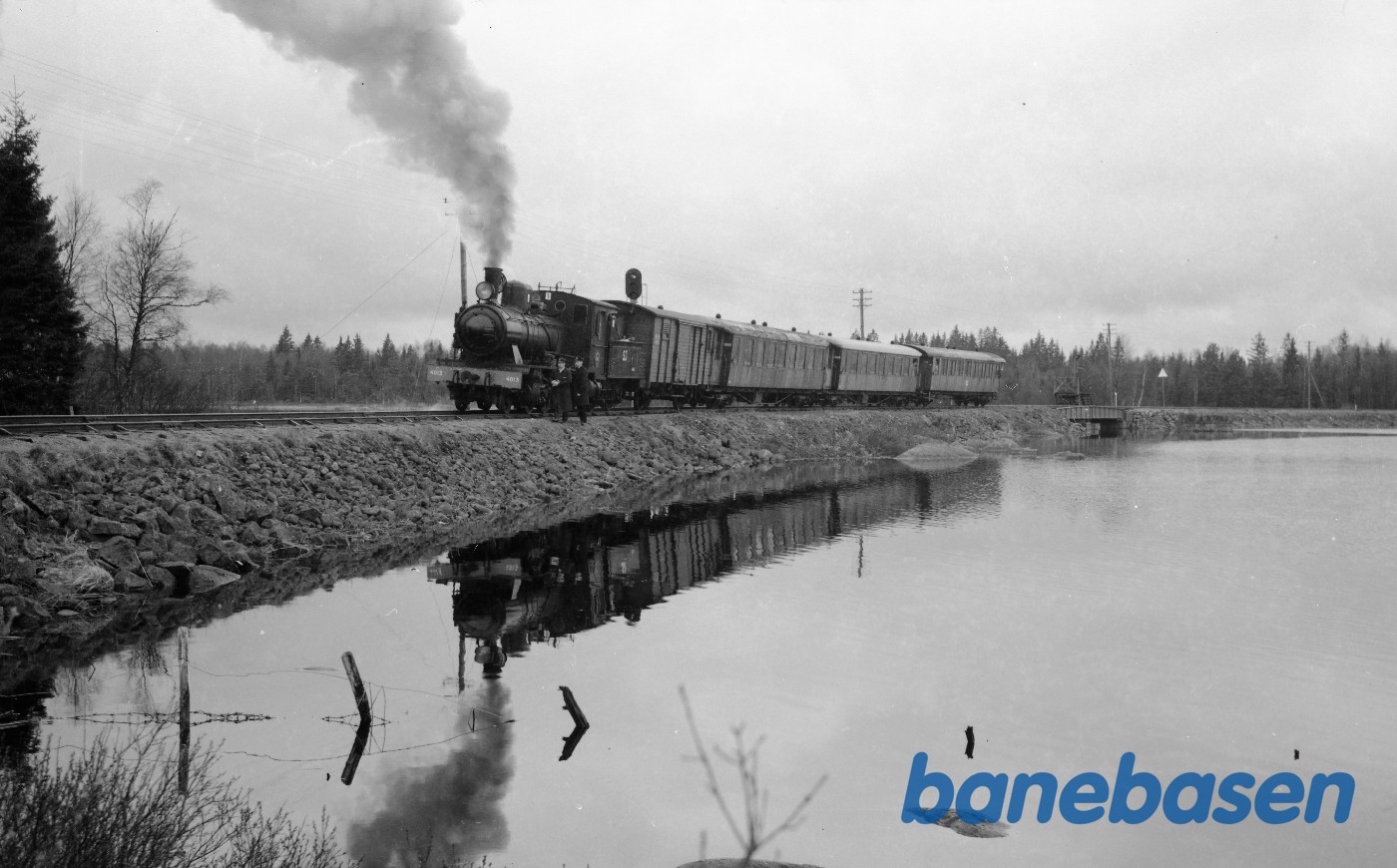 L2t 4013 med persontog L2t 4013 med persontog