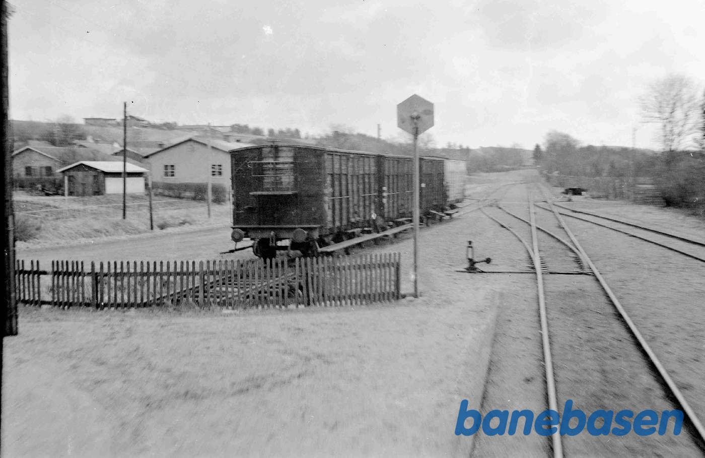 Bryrup station, hensatte vogne ved drejeskiven Bryrup station, hensatte vogne ved drejeskiven