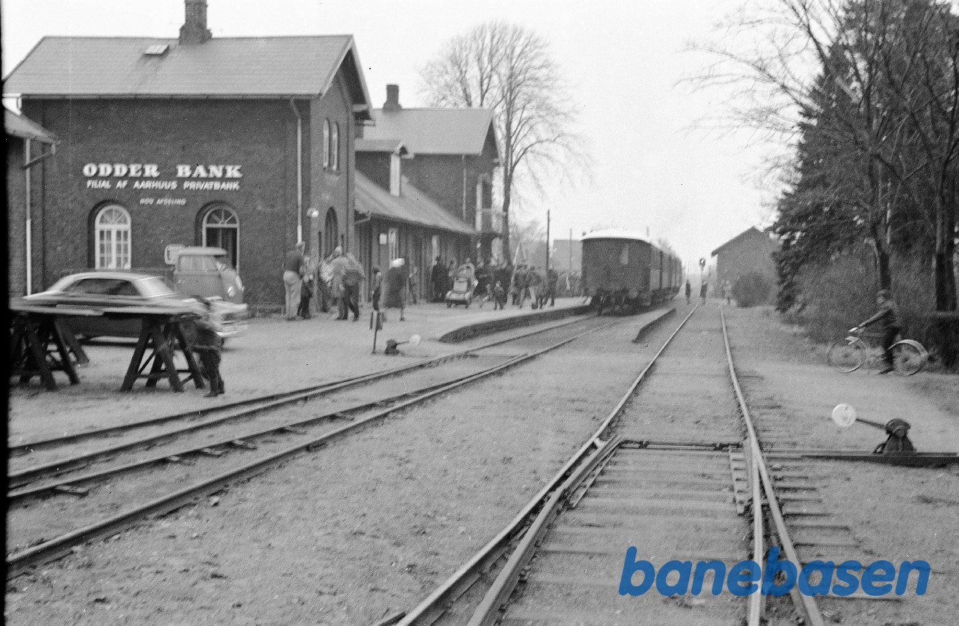 Hou station med DJK-udflugtstog (M 2 + C + C) Hou station med DJK-udflugtstog (M 2 + C + C)