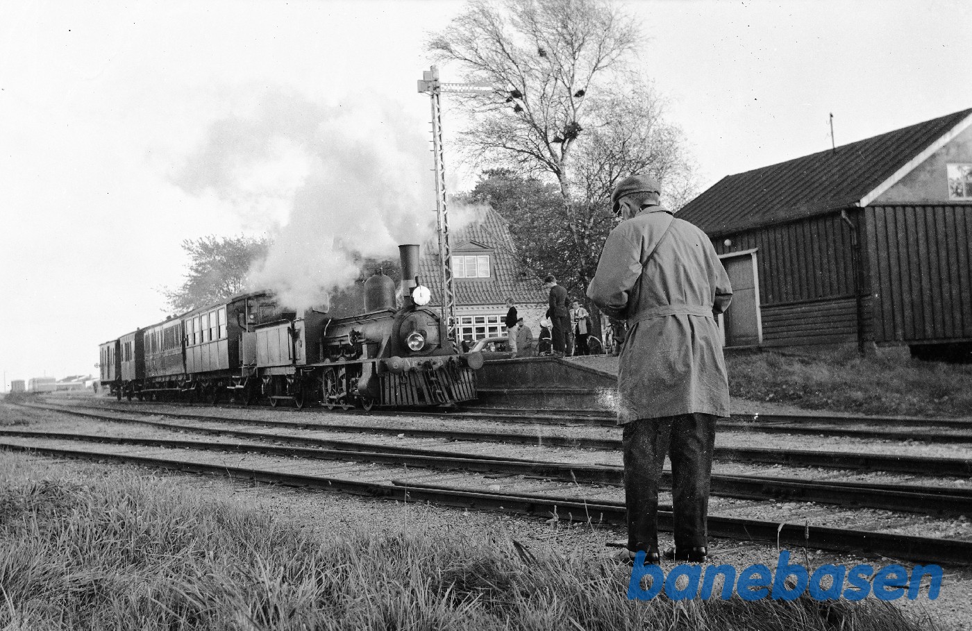 OHJ nr. 5 med udflugtstog på Nakskov-Kragenæs Jernbane OHJ nr. 5 med udflugtstog på Nakskov-Kragenæs Jernbane