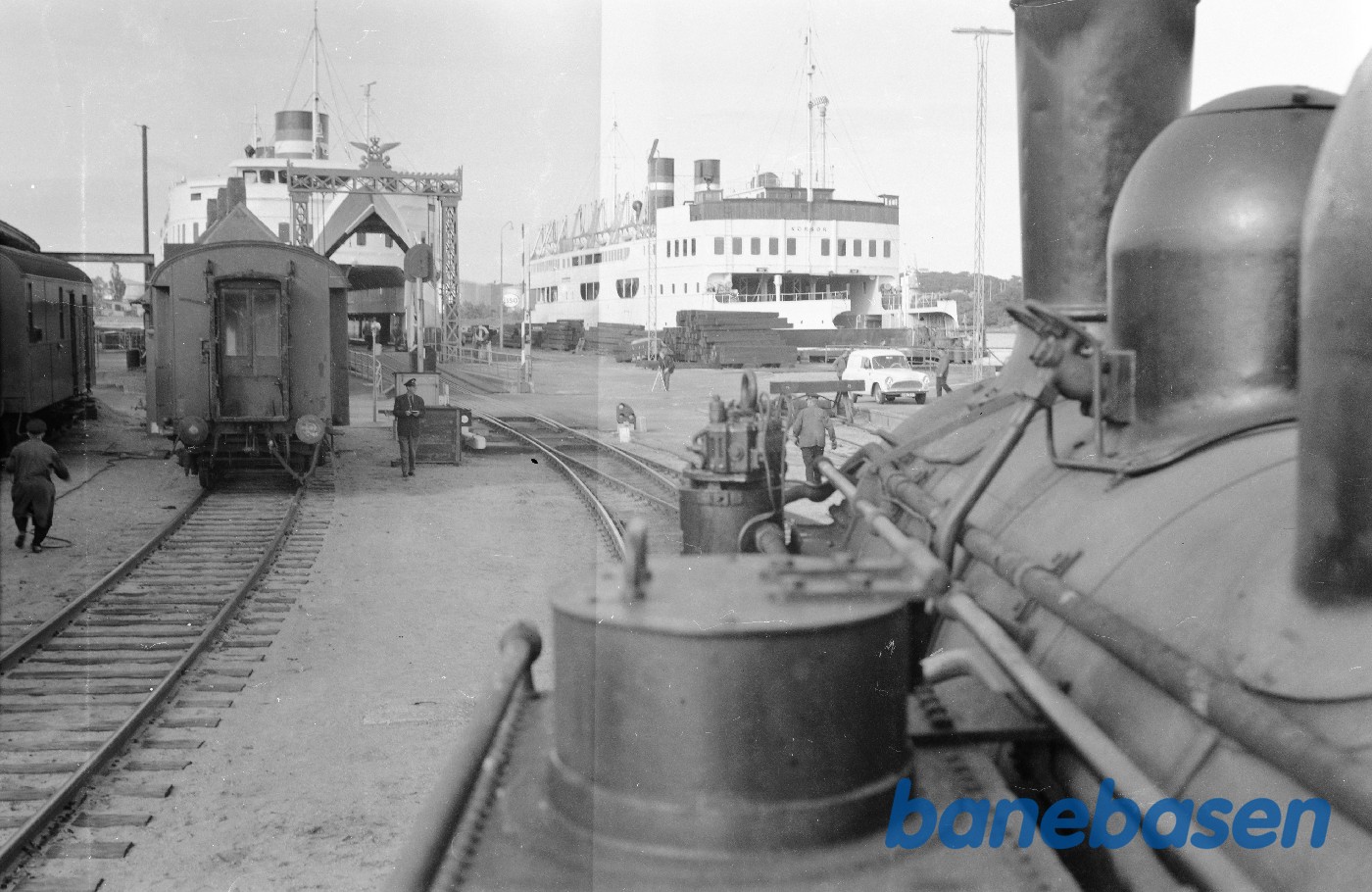 OKMJ 14 på vej ombord på M/F Fyn, undervejs fra Odense til Maribo OKMJ 14 på vej ombord på M/F Fyn, undervejs fra Odense til Maribo