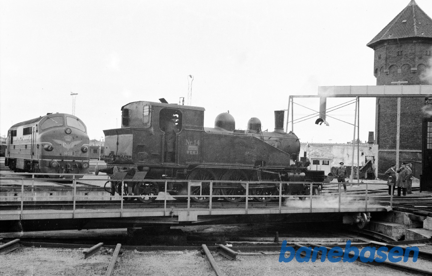 Damplokomotiv OKMJ 14, undervejs fra Odense til Maribo Damplokomotiv OKMJ 14, undervejs fra Odense til Maribo