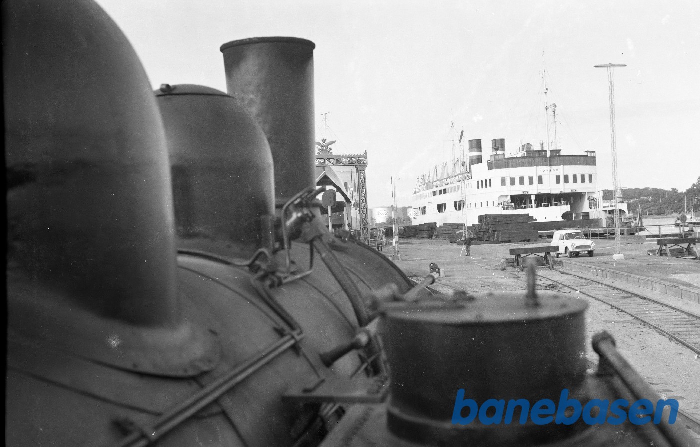 OKMJ 14 på vej ombord på M/F Fyn, undervejs fra Odense til Maribo OKMJ 14 på vej ombord på M/F Fyn, undervejs fra Odense til Maribo