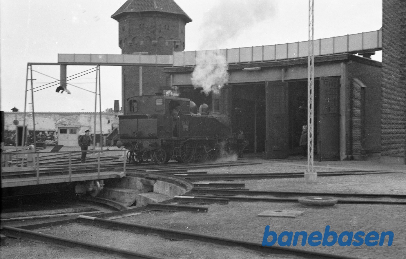 Damplokomotiv OKMJ 14, undervejs fra Odense til Maribo Damplokomotiv OKMJ 14, undervejs fra Odense til Maribo