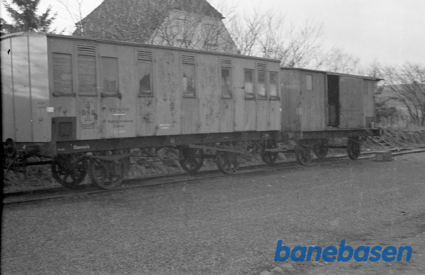 DSB Specialvogn 303 + DSB Værkstedsvogn for Signaltjenesten nr. 44 DSB Specialvogn 303 + DSB Værkstedsvogn for Signaltjenesten nr. 44