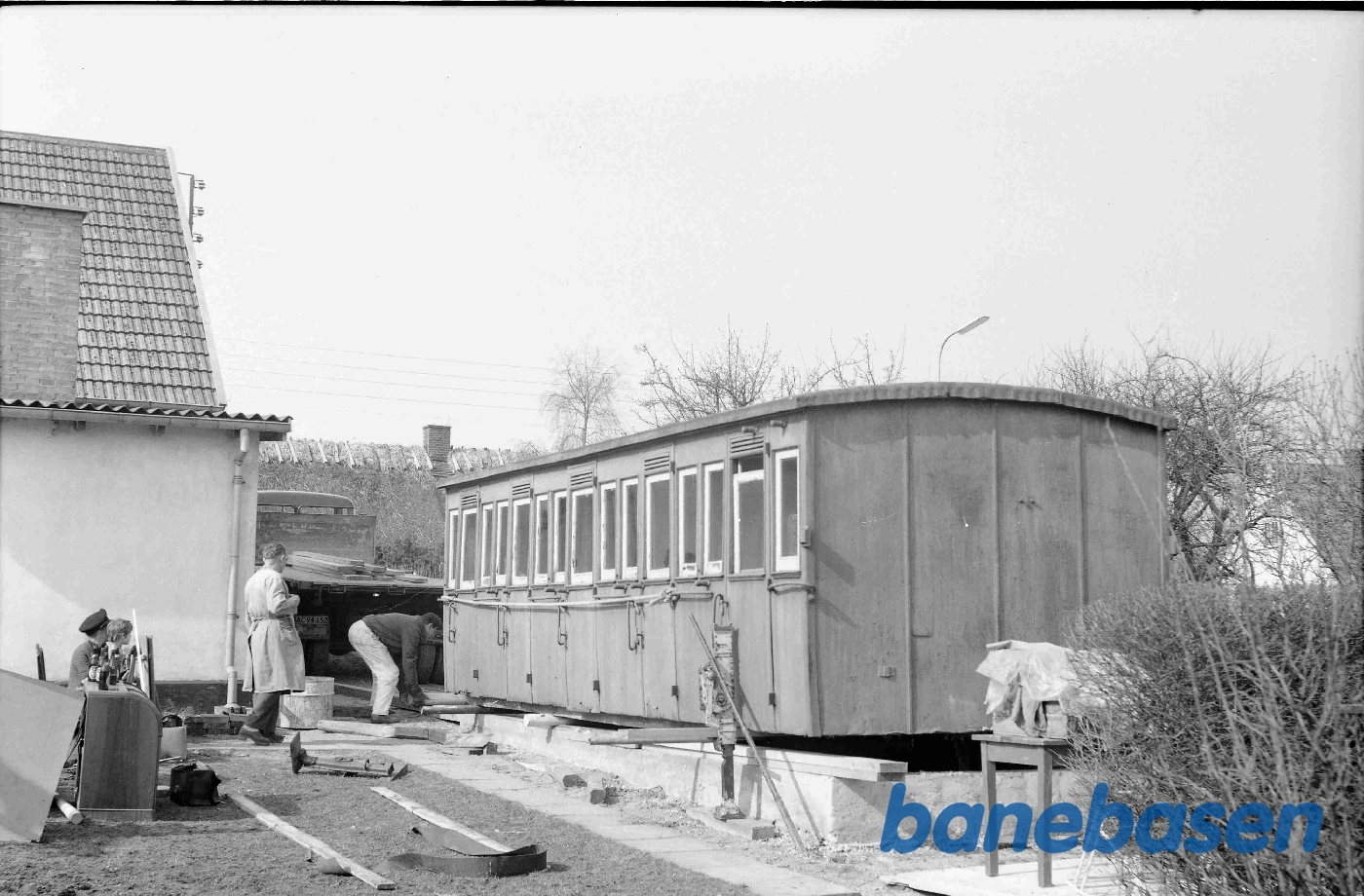 Vognkasse fra ? hentes i Allerød til Fredensborg (ophugget 1972) Vognkasse fra ? hentes i Allerød til Fredensborg (ophugget 1972)