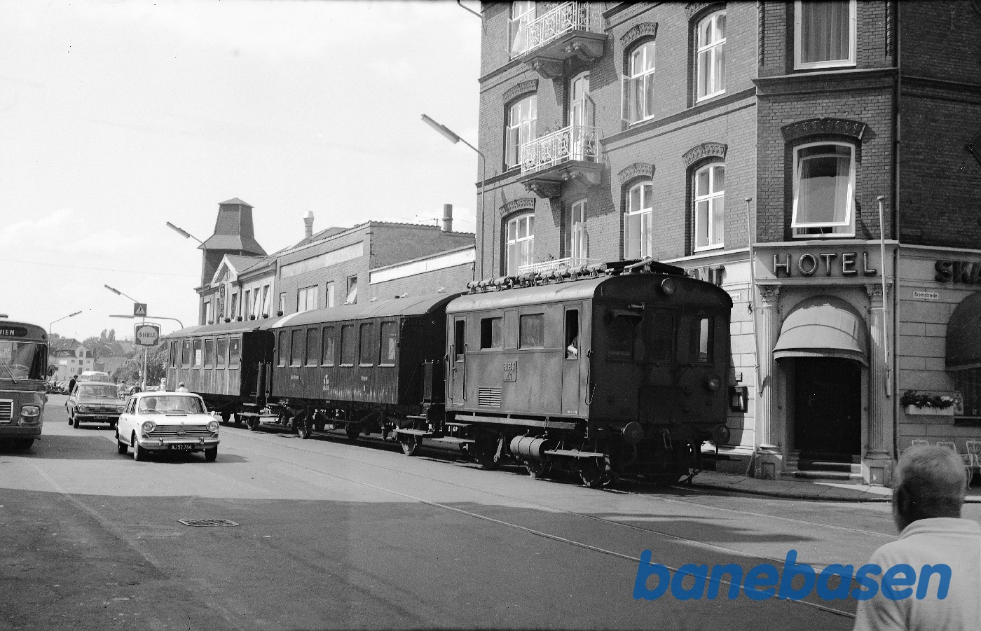 HHJ M 4 med hgJK-vogne til Dronningmølle og Gilleleje HHJ M 4 med hgJK-vogne til Dronningmølle og Gilleleje