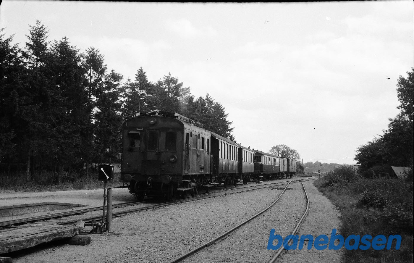 HHJ M 4 rangerer med HgJK-vogne HHJ M 4 rangerer med HgJK-vogne