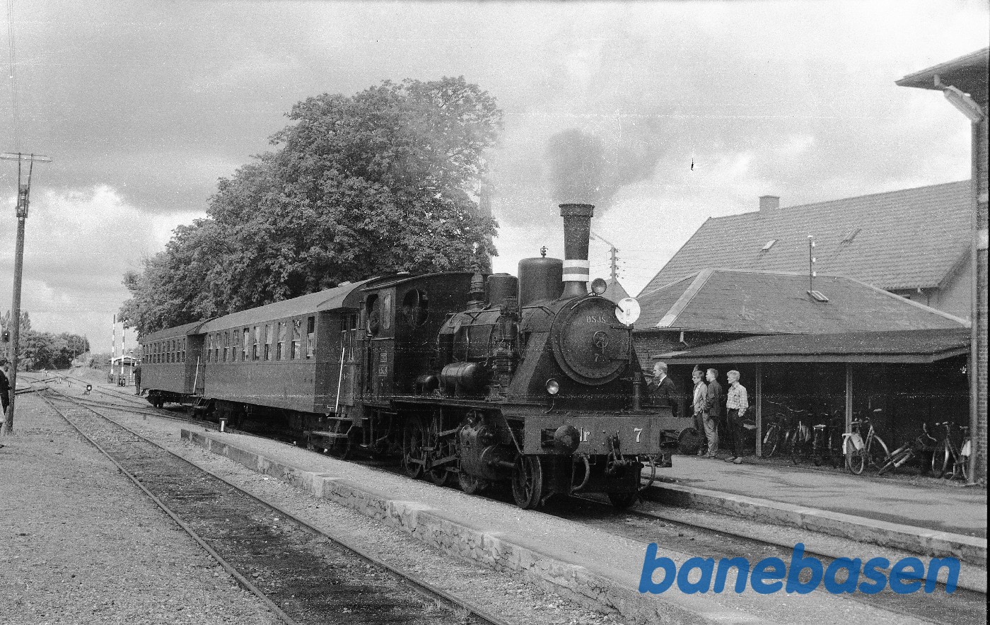 ØSJS nr. 7 med udflugtstog på ØSJS ØSJS nr. 7 med udflugtstog på ØSJS