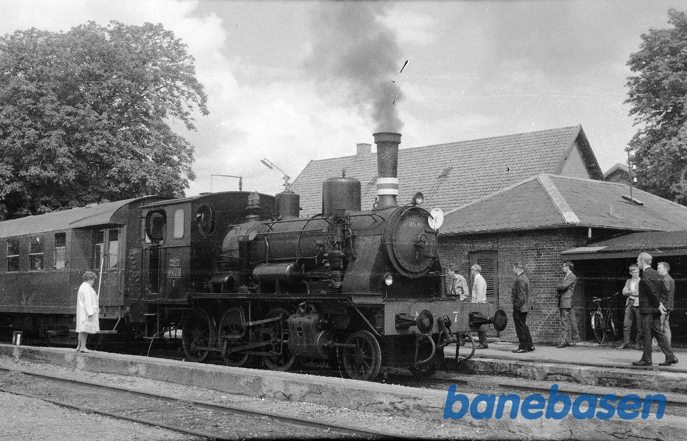 ØSJS nr. 7 med udflugtstog på ØSJS ØSJS nr. 7 med udflugtstog på ØSJS