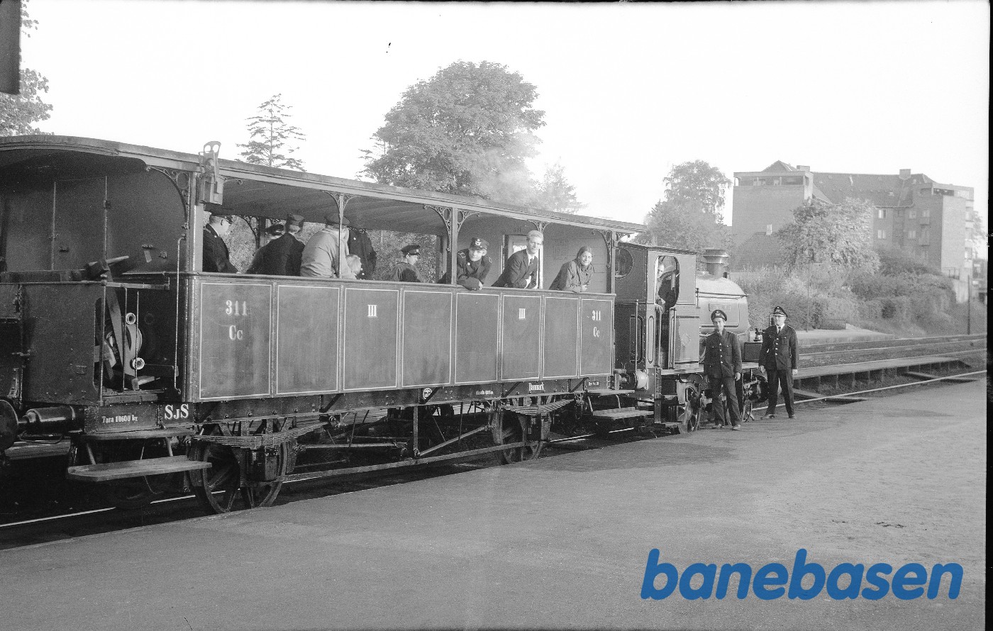 ØG nr. 1 + SJS CC 311 på vej fra Østerport til Helsingør ØG nr. 1 + SJS CC 311 på vej fra Østerport til Helsingør