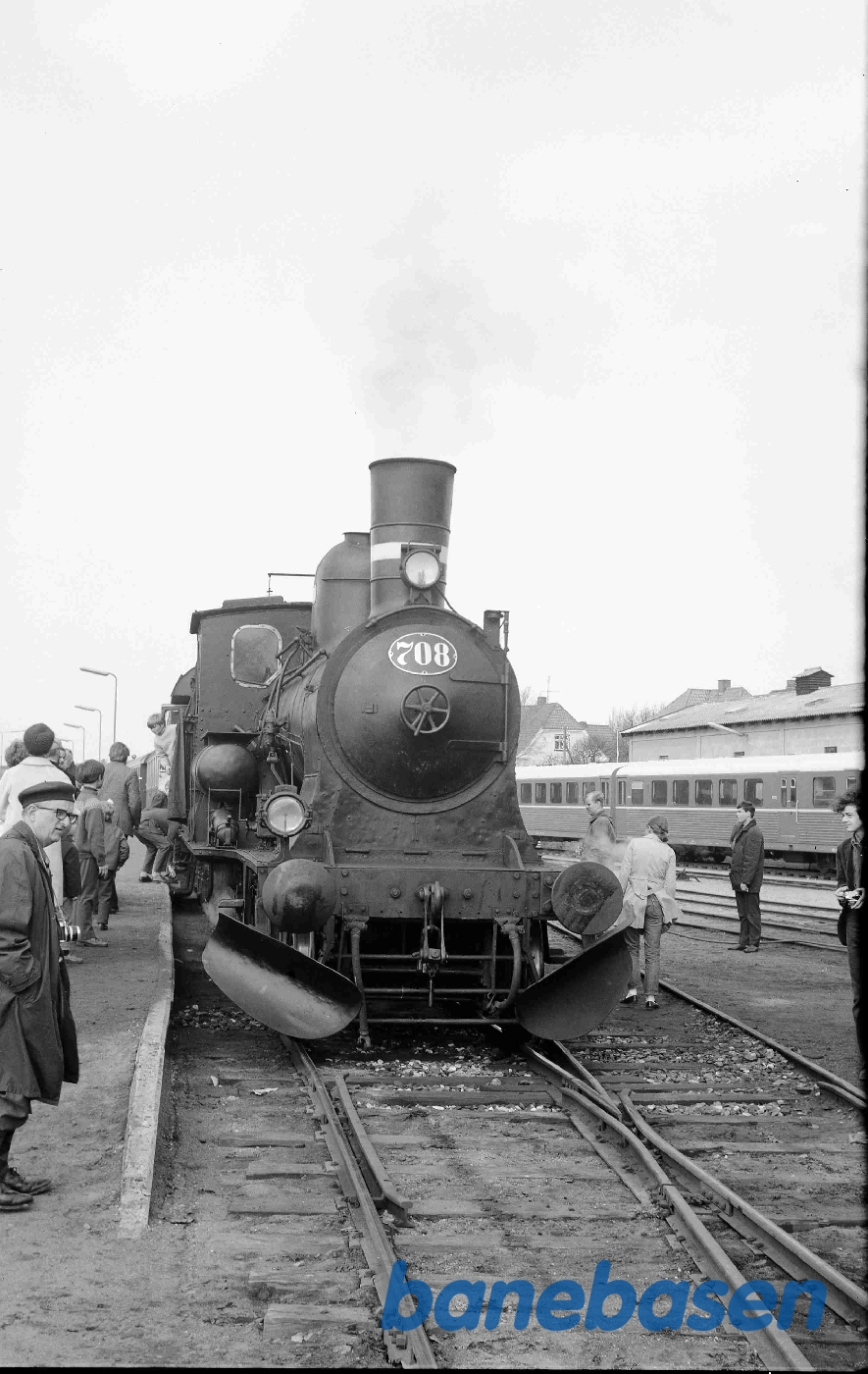 C 708 med udflugtstog for HgJK, JS og Signalposten C 708 med udflugtstog for HgJK, JS og Signalposten