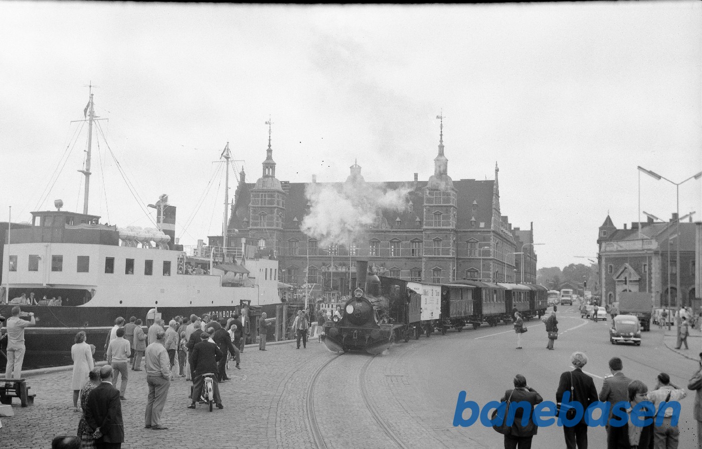 HTJ G 625 med udflugtstog for MOROP HTJ G 625 med udflugtstog for MOROP