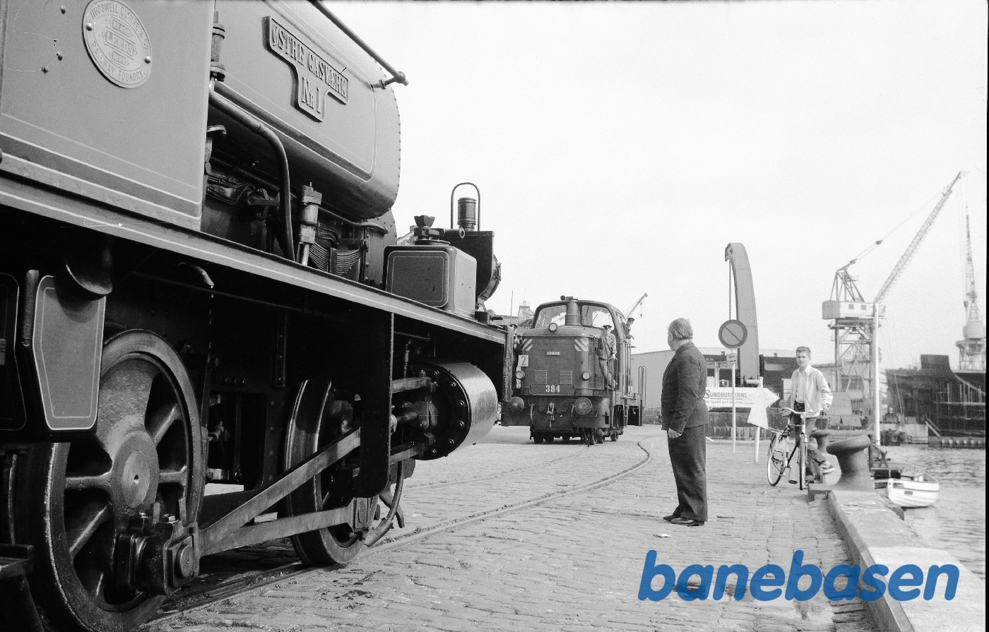 MH 384 og damplokomotiv ØG nr. 1 MH 384 og damplokomotiv ØG nr. 1