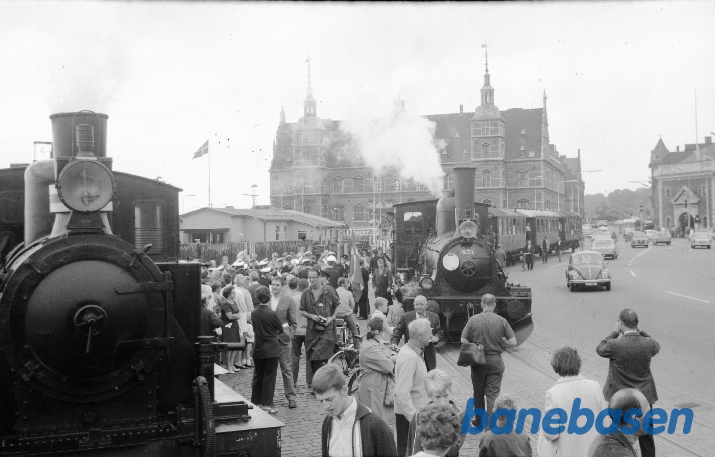 HTJ G 625 med udflugtstog for MOROP HTJ G 625 med udflugtstog for MOROP