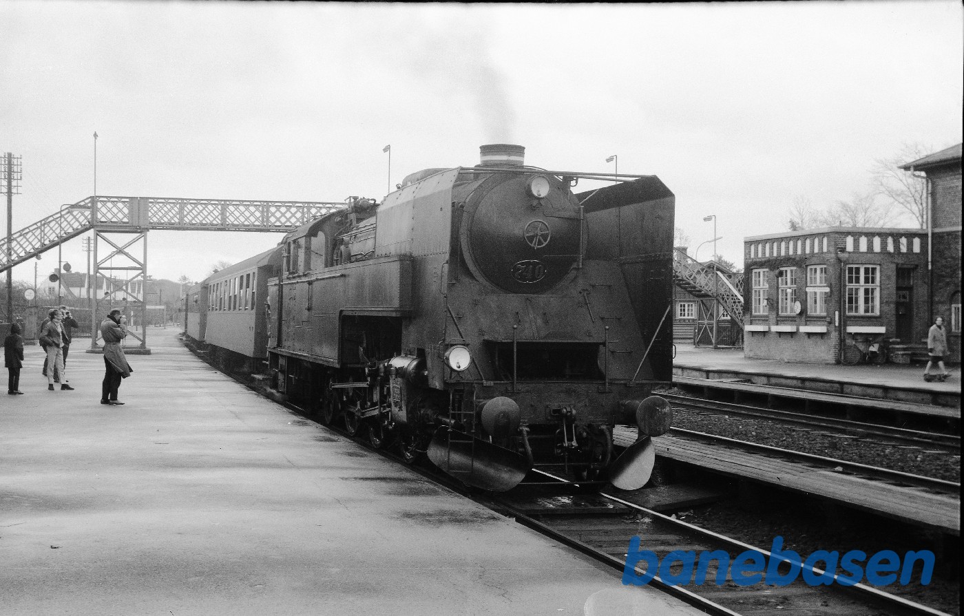 S 740 med udflugtstog for HgJK S 740 med udflugtstog for HgJK