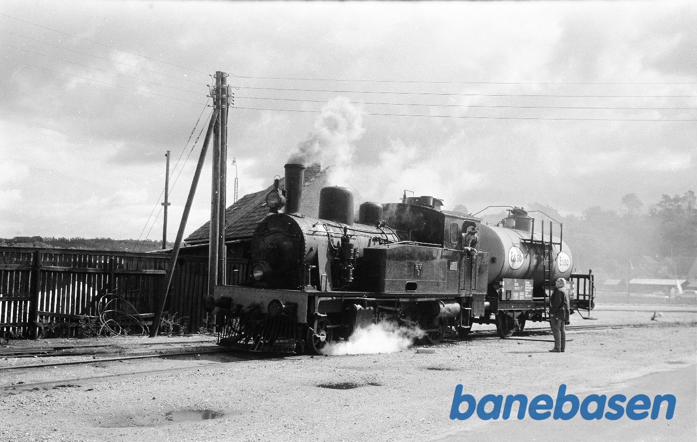 HV 3 + ESSO tankvogn 20 86 070 1 272 HV 3 + ESSO tankvogn 20 86 070 1 272