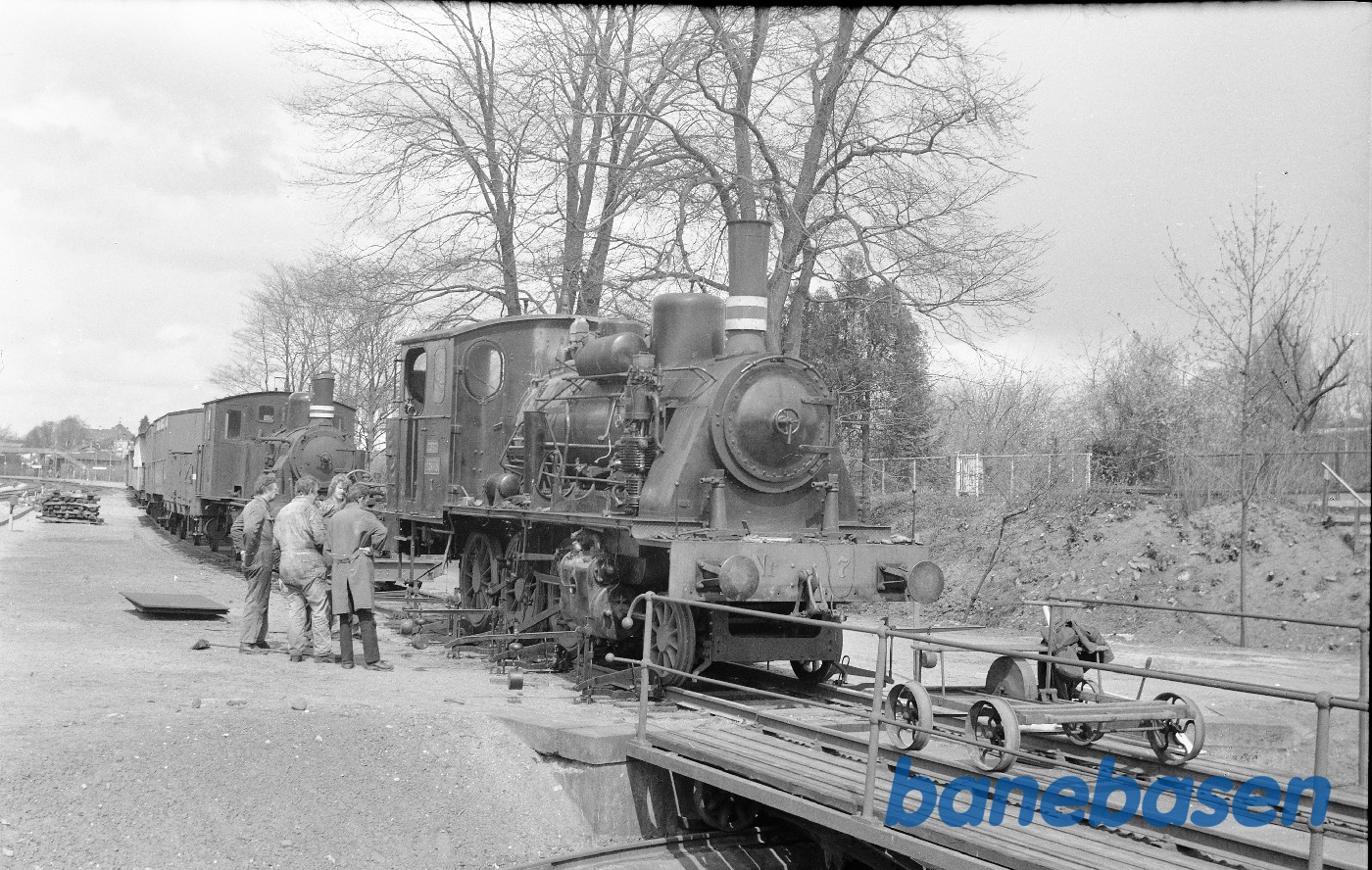 Vejning af akseltryk / tilspænding af fjeder på damplokomotiv ØSJS 7 Vejning af akseltryk / tilspænding af fjeder på damplokomotiv ØSJS 7