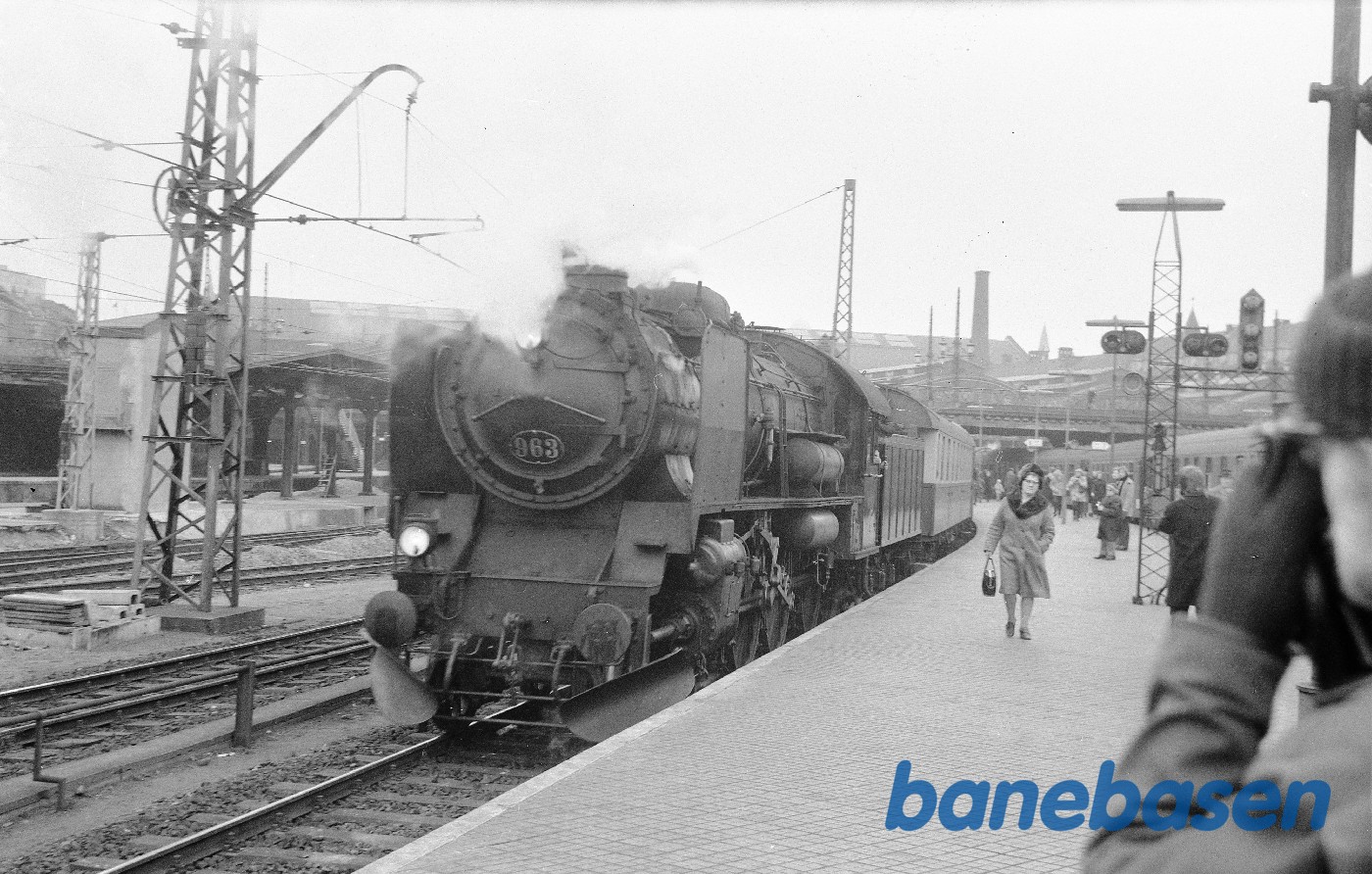 R 963 med udflugtstog for HgJK Kh-Kb R 963 med udflugtstog for HgJK Kh-Kb