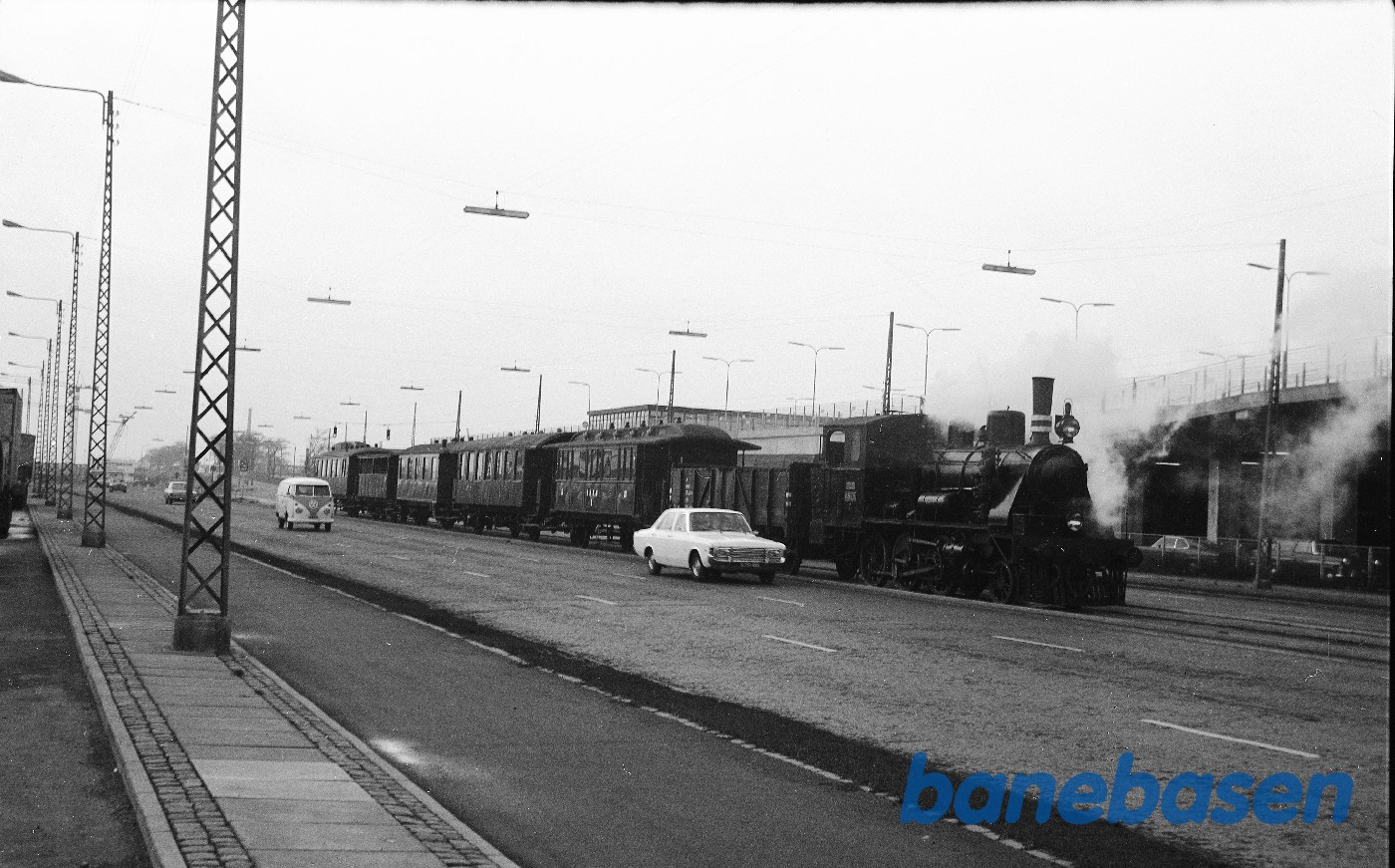 ØSJS 7 + vogne på vej til Amagerbanen ØSJS 7 + vogne på vej til Amagerbanen