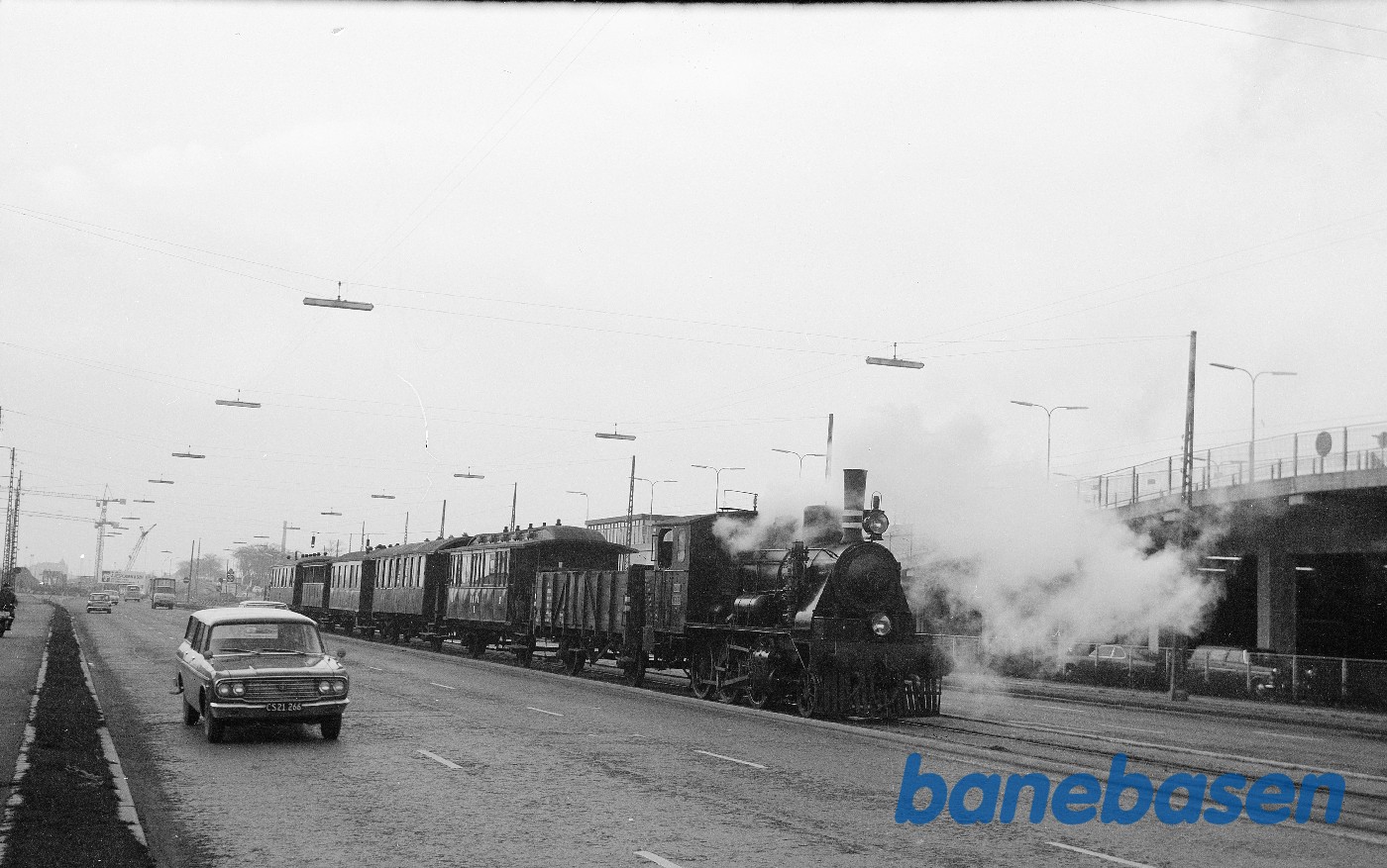 ØSJS 7 + vogne på vej til Amagerbanen ØSJS 7 + vogne på vej til Amagerbanen