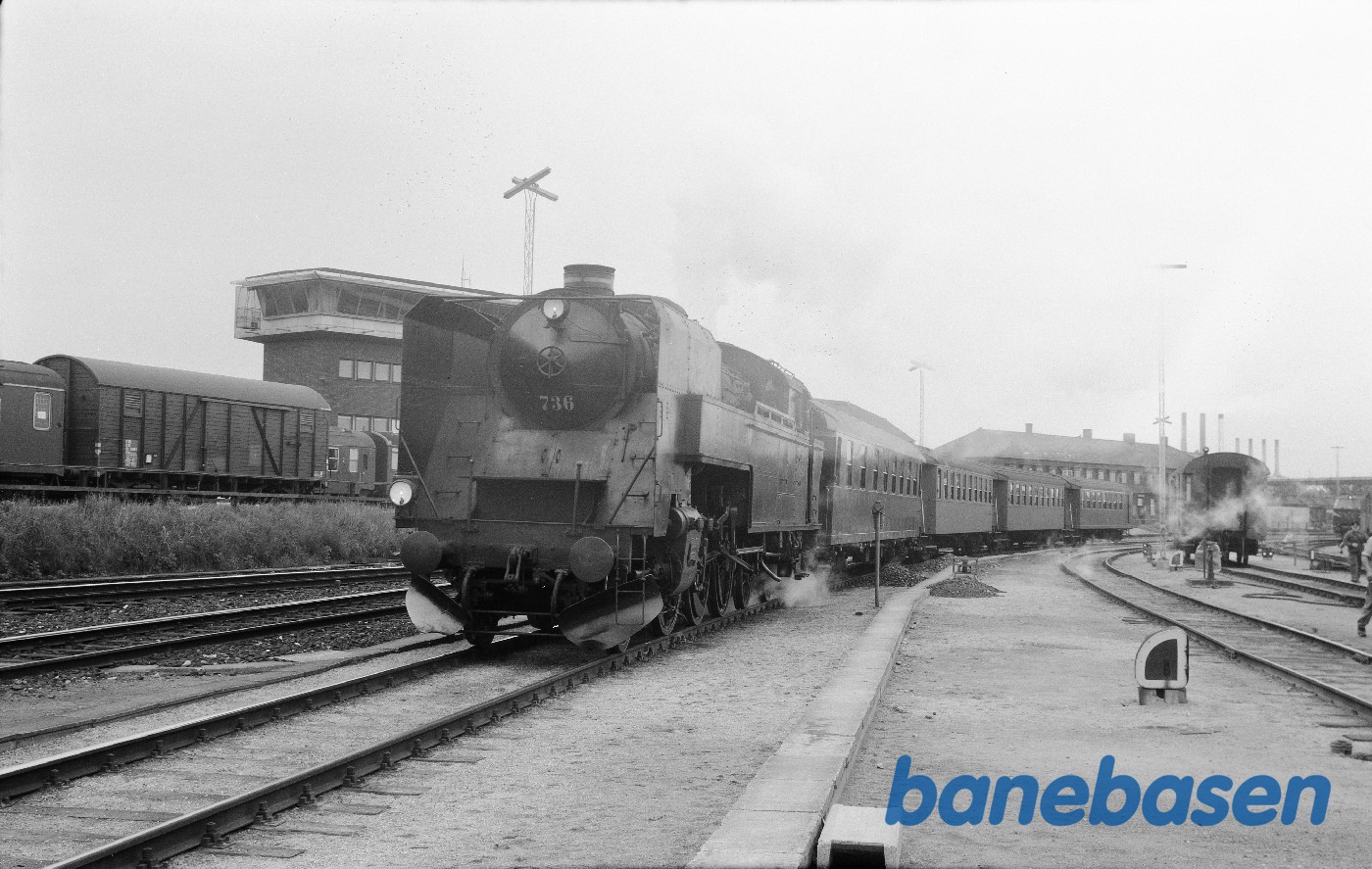 S 736 med udflugtstog for HgJK S 736 med udflugtstog for HgJK