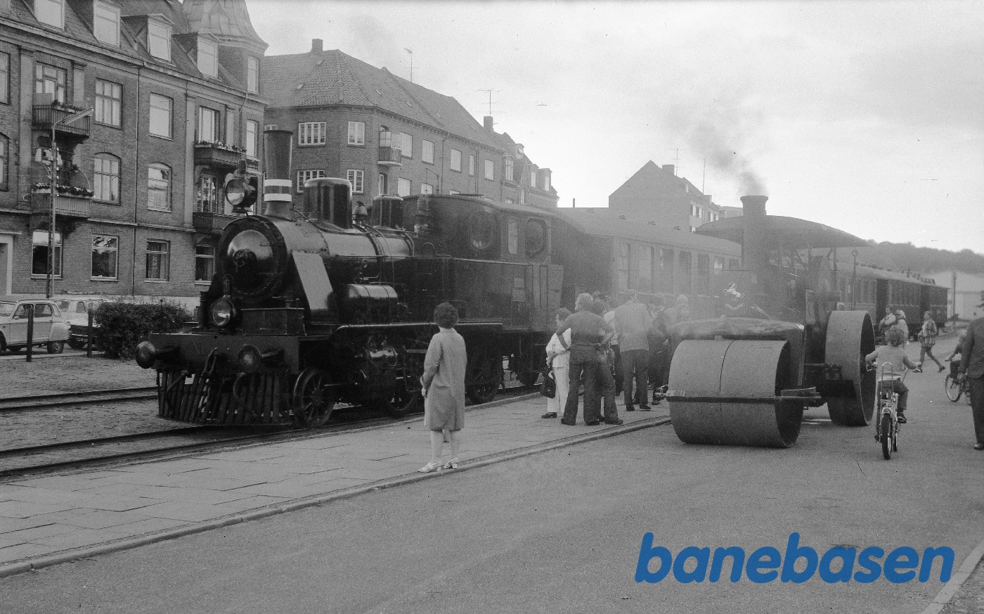 ØSJS nr. 7 med veterantog og damptromle ØSJS nr. 7 med veterantog og damptromle