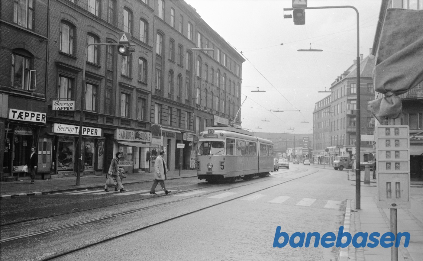 Ledvogn nr. 889 på Nørrebrogade Ledvogn nr. 889 på Nørrebrogade