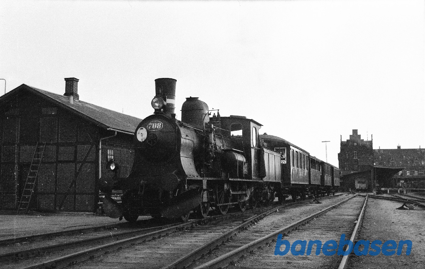 DSB C 708 med HgJK-vogne DSB C 708 med HgJK-vogne