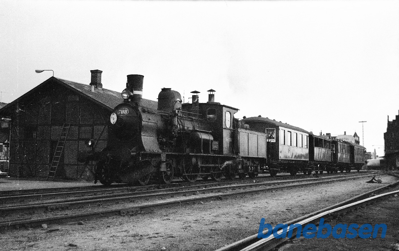 DSB C 708 med HgJK-vogne DSB C 708 med HgJK-vogne