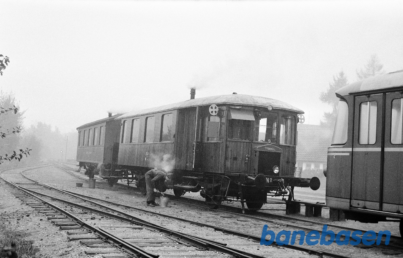 LNJ M 4 + OHJ C 216 ved remisen på Firskovvej LNJ M 4 + OHJ C 216 ved remisen på Firskovvej