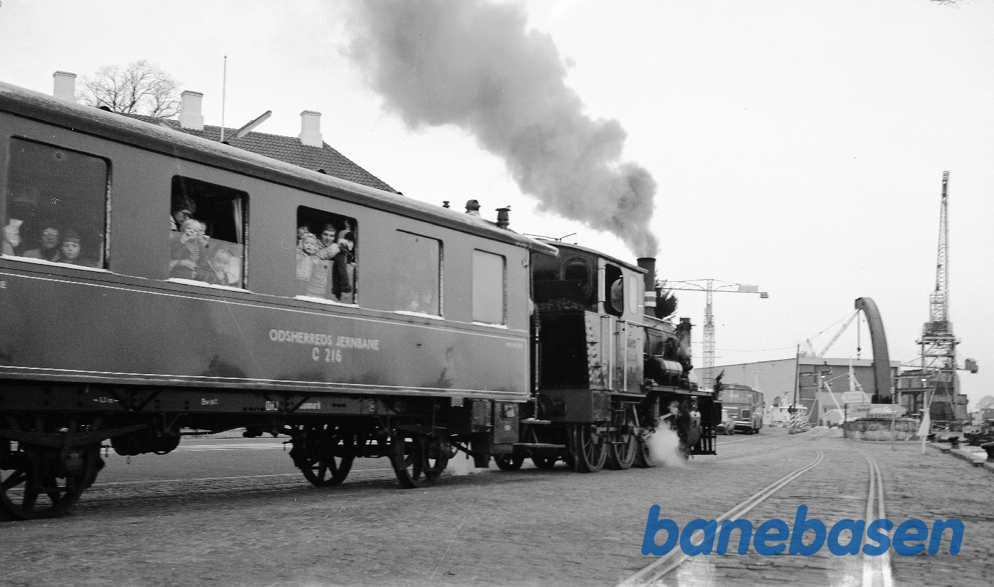 ØSJS nr. 7 med veterantog ØSJS nr. 7 med veterantog