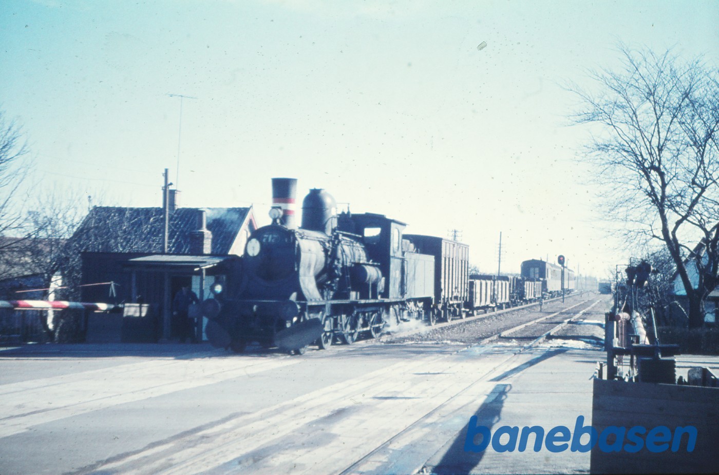 C 717 med godstog under indkørsel C 717 med godstog under indkørsel