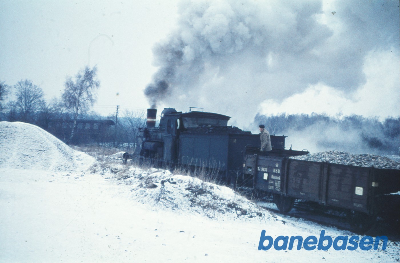 C 712 rangerer ved Avnsøgård sidespor C 712 rangerer ved Avnsøgård sidespor