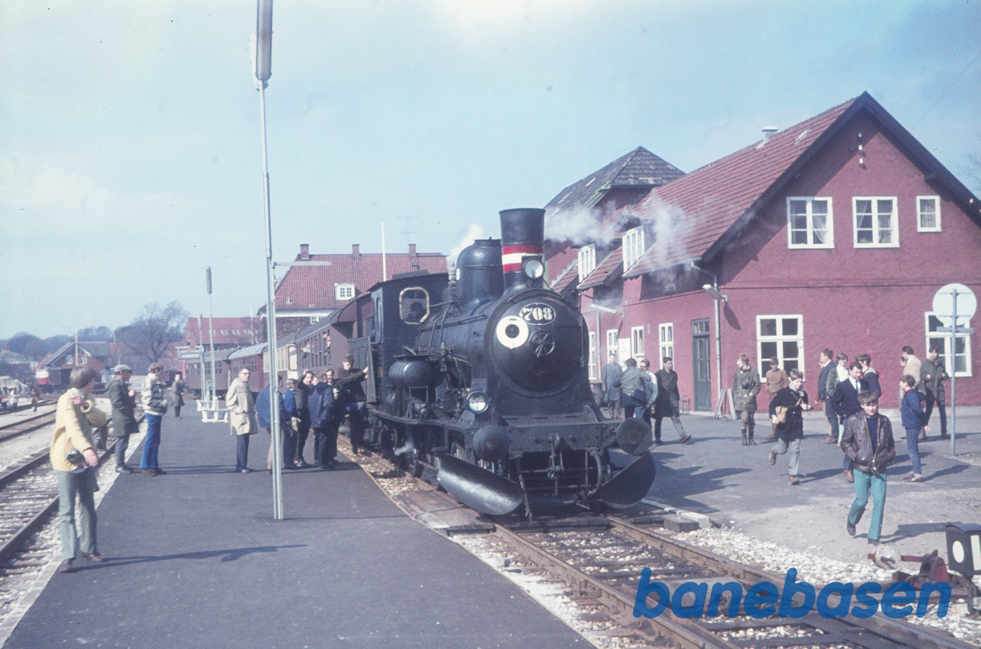C 708 med udflugtstog HgJK, Signalposten og Jernbanehistorisk Selskab C 708 med udflugtstog HgJK, Signalposten og Jernbanehistorisk Selskab