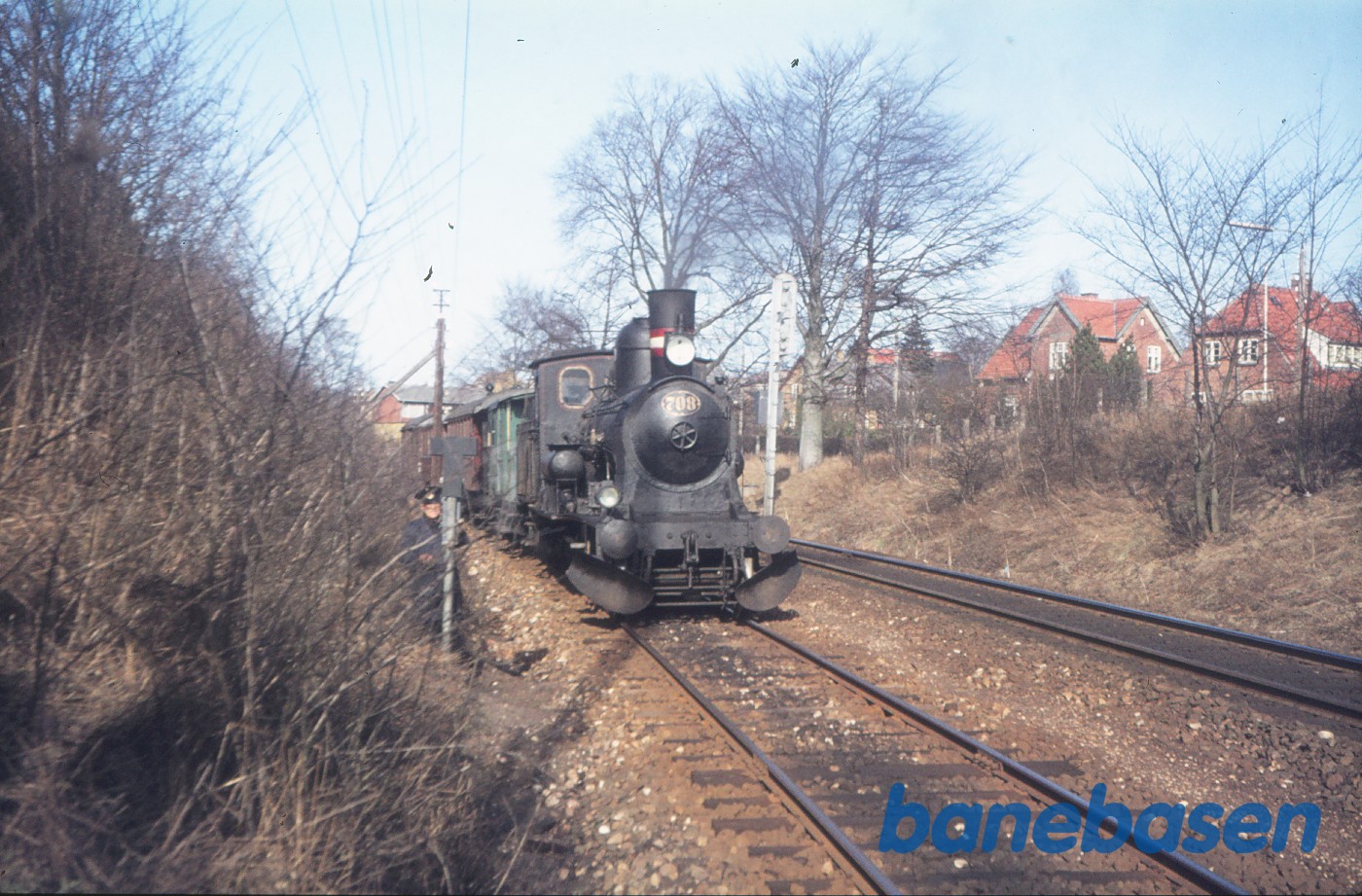 C 708 + HHGB D 1 + FFJ CB 1 + DSB CF 10135 efter filmoptagelser til "Spøgelsestoget" C 708 + HHGB D 1 + FFJ CB 1 + DSB CF 10135 efter filmoptagelser til "Spøgelsestoget"