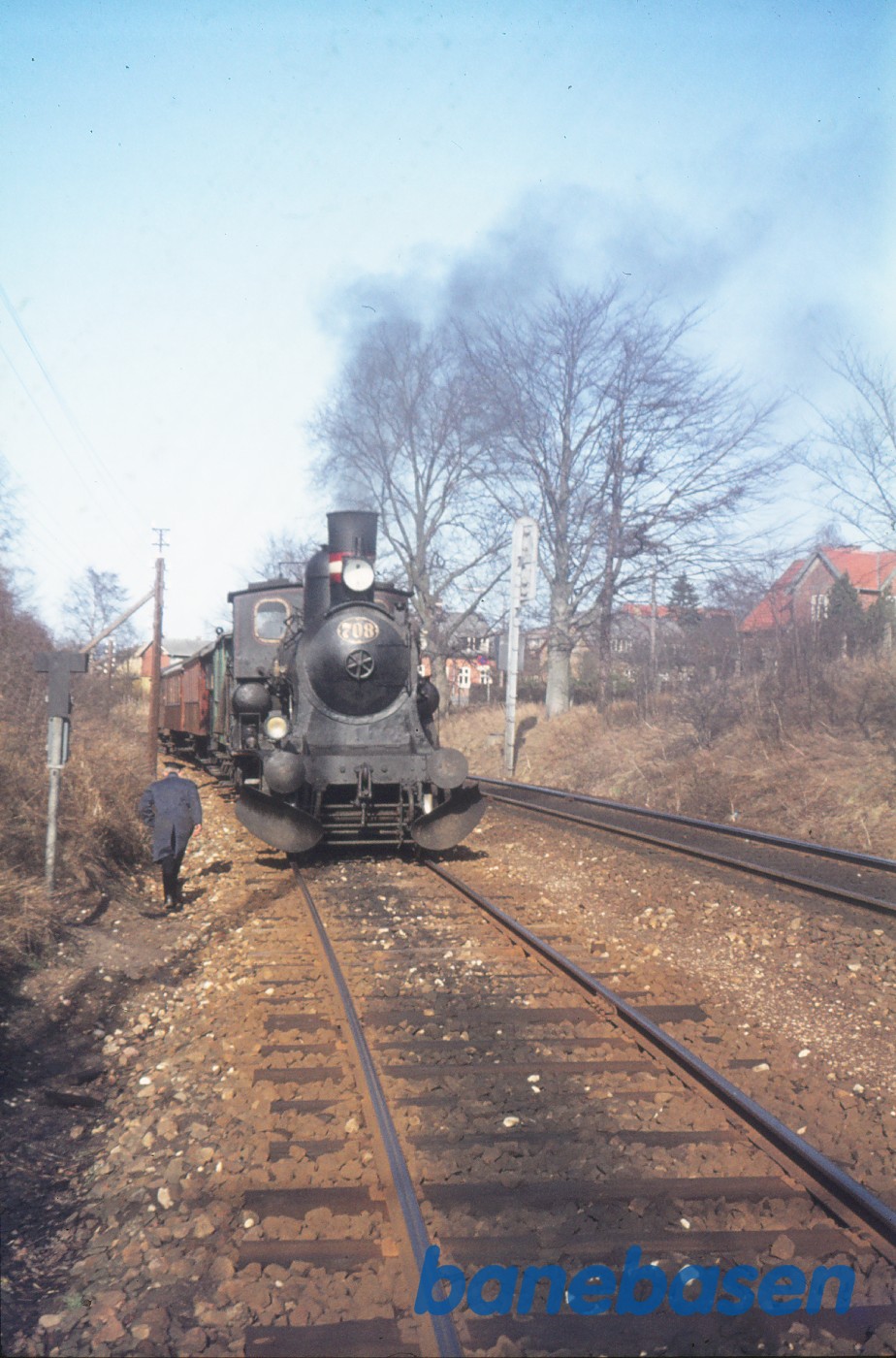 C 708 + HHGB D 1 + FFJ CB 1 + DSB CF 10135 efter filmoptagelser til "Spøgelsestoget" C 708 + HHGB D 1 + FFJ CB 1 + DSB CF 10135 efter filmoptagelser til "Spøgelsestoget"