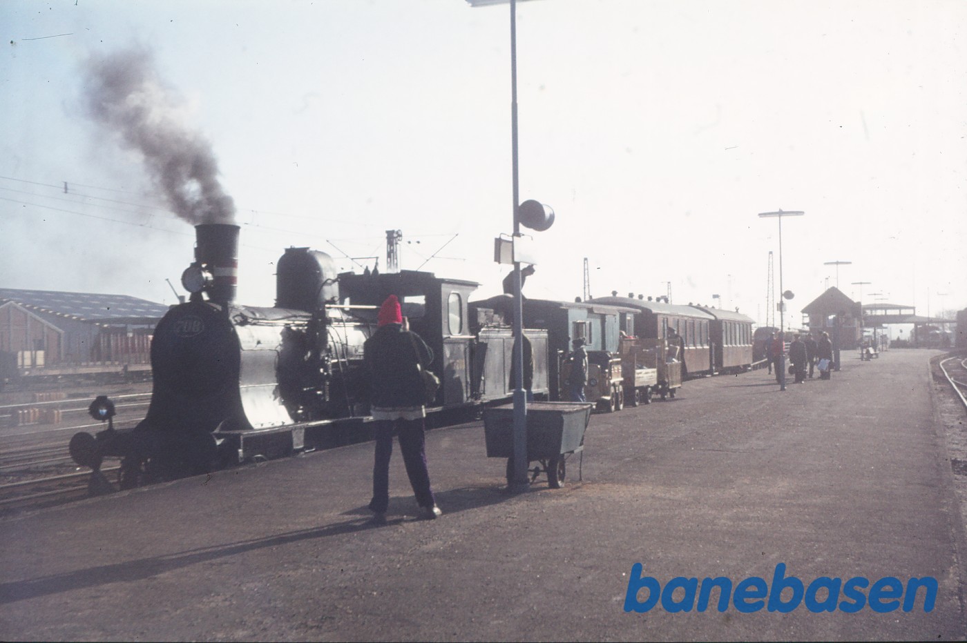 C 708 + HHGB D 1 + FFJ CB 1 + DSB CF 10135 efter filmoptagelser til "Spøgelsestoget" C 708 + HHGB D 1 + FFJ CB 1 + DSB CF 10135 efter filmoptagelser til "Spøgelsestoget"