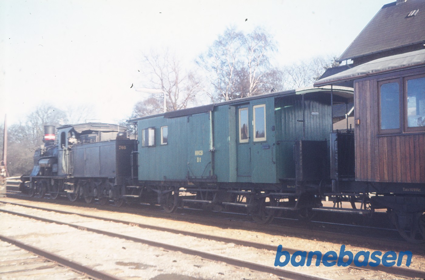 C 708 + HHGB D 1 + FFJ CB 1 + DSB CF 10135 efter filmoptagelser til "Spøgelsestoget" C 708 + HHGB D 1 + FFJ CB 1 + DSB CF 10135 efter filmoptagelser til "Spøgelsestoget"