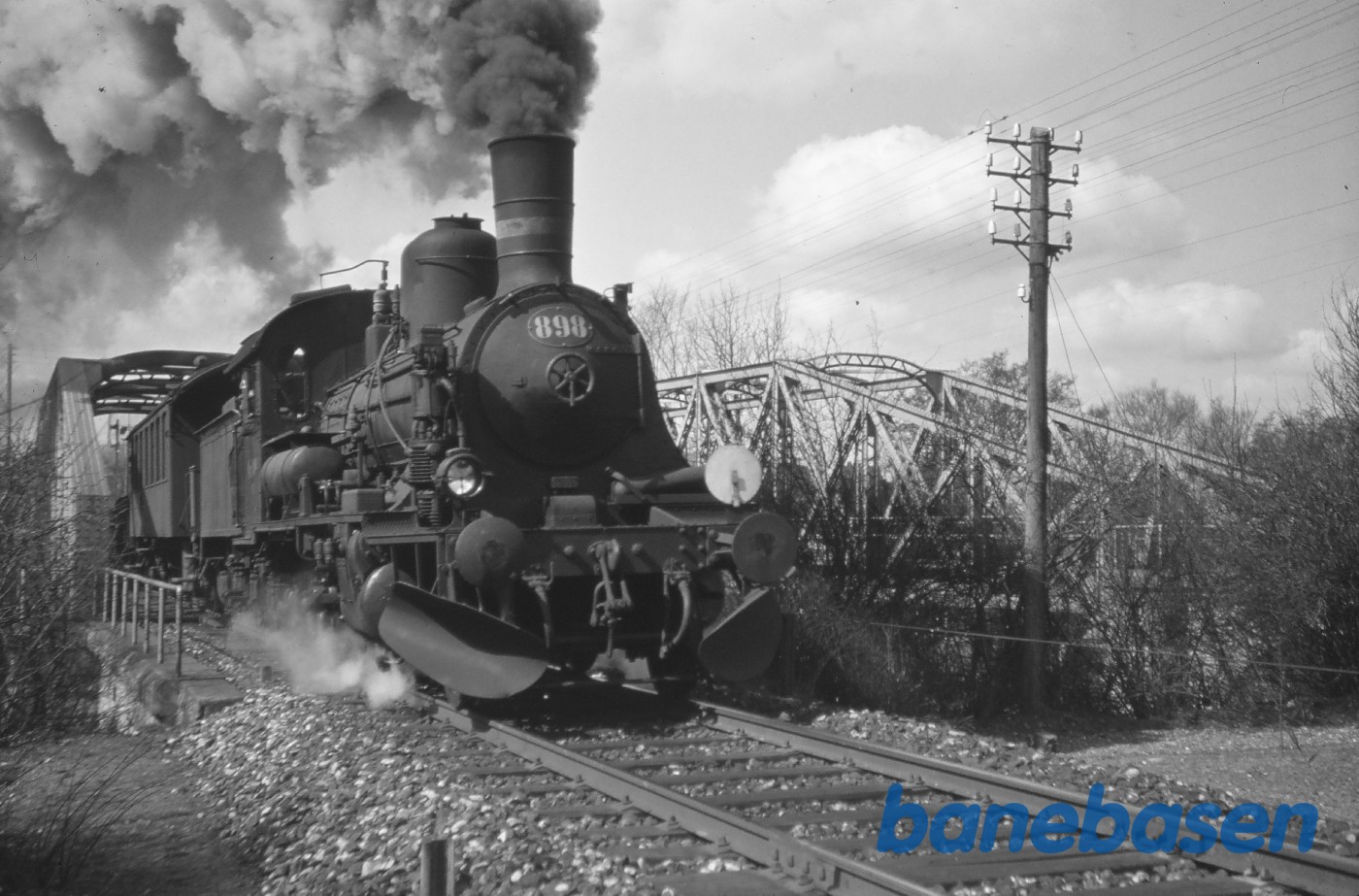 D 898 med godstog under udkørsel mod Skanderborg D 898 med godstog under udkørsel mod Skanderborg