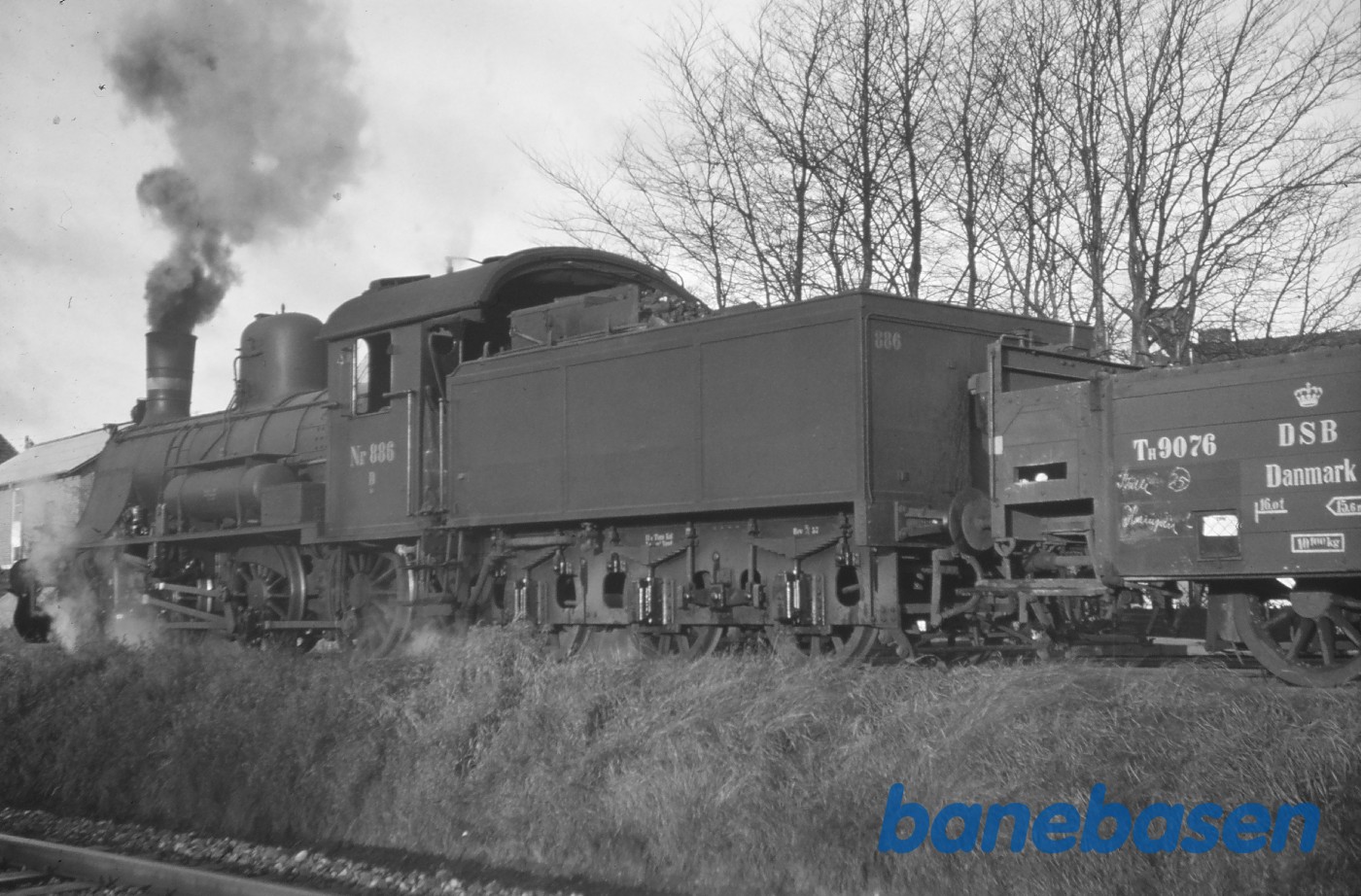 D 886 med ballasttog under udkørsel mod Funder D 886 med ballasttog under udkørsel mod Funder