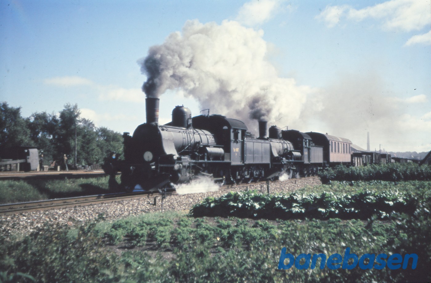 D 897 + D 898 med godstog under udkørsel mod Funder D 897 + D 898 med godstog under udkørsel mod Funder