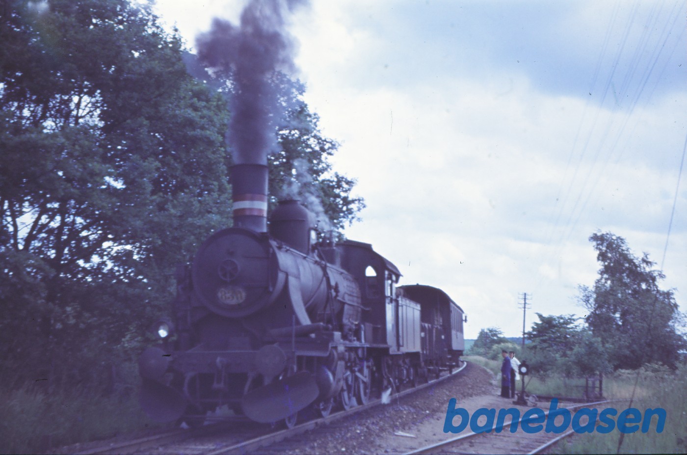 D 830 med lille godstog D 830 med lille godstog