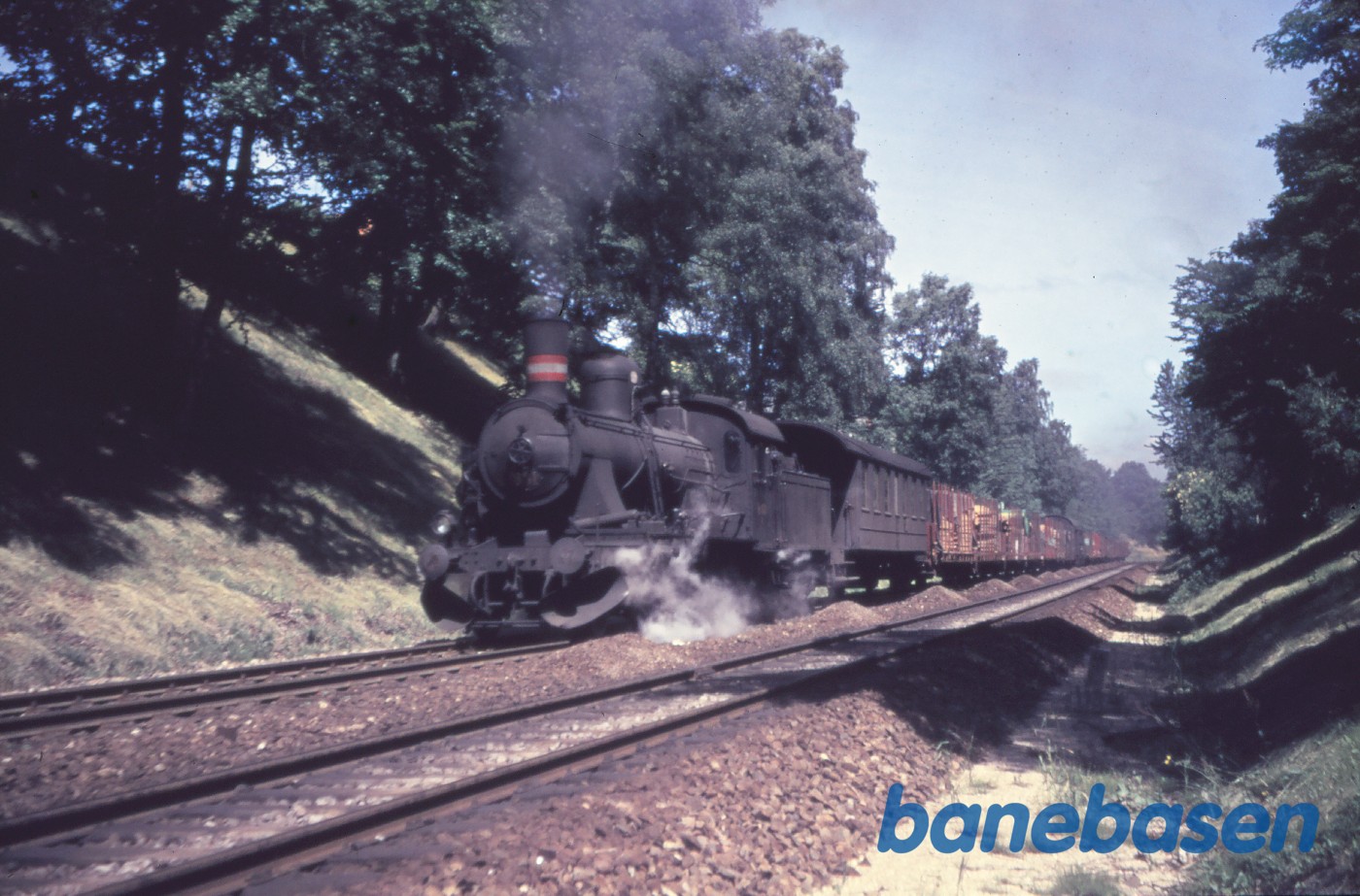 D 831 med godstog kort efter Helsingør D 831 med godstog kort efter Helsingør