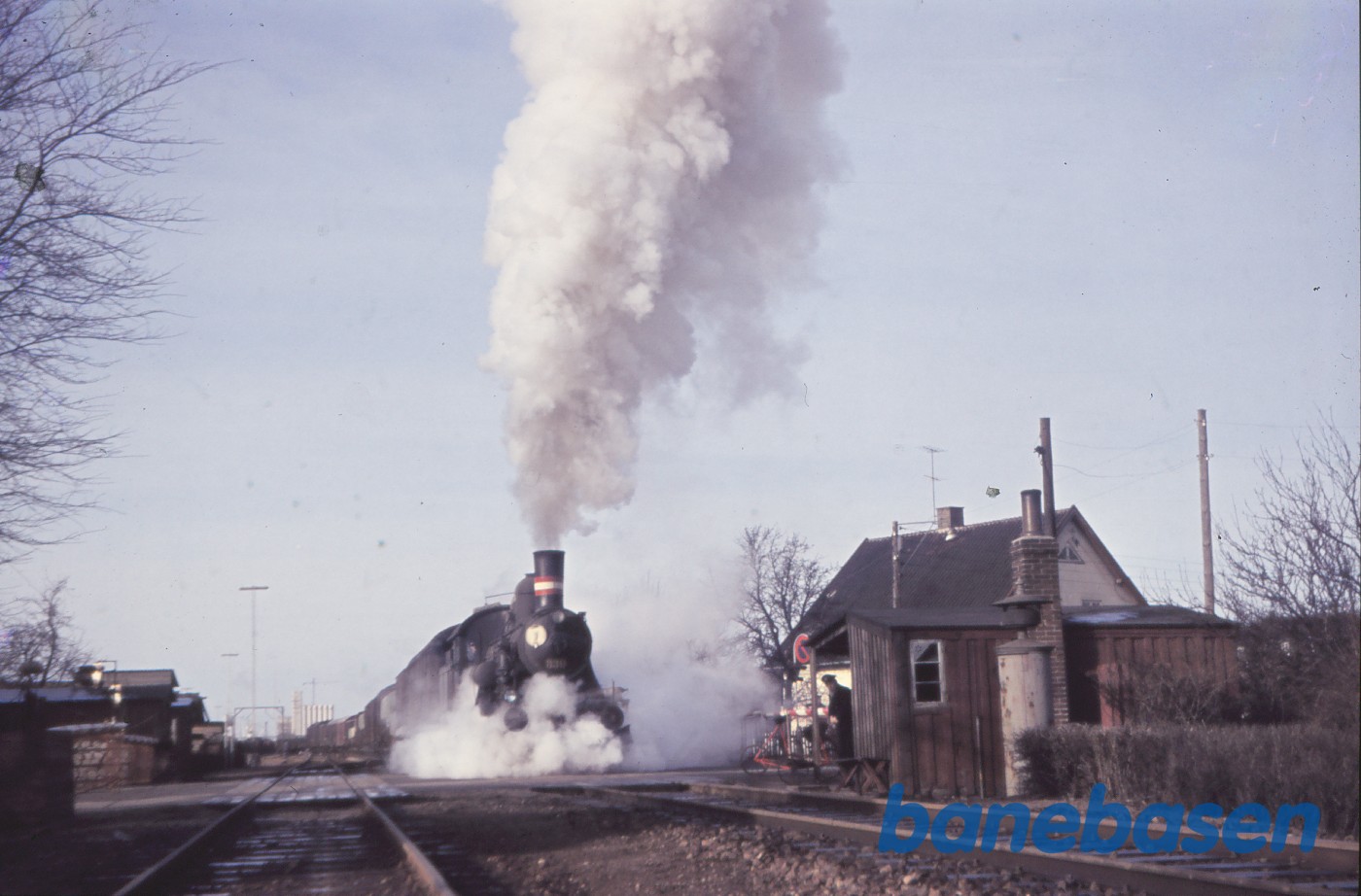 D 830 med godstog mod Slagelse under udkørsel D 830 med godstog mod Slagelse under udkørsel