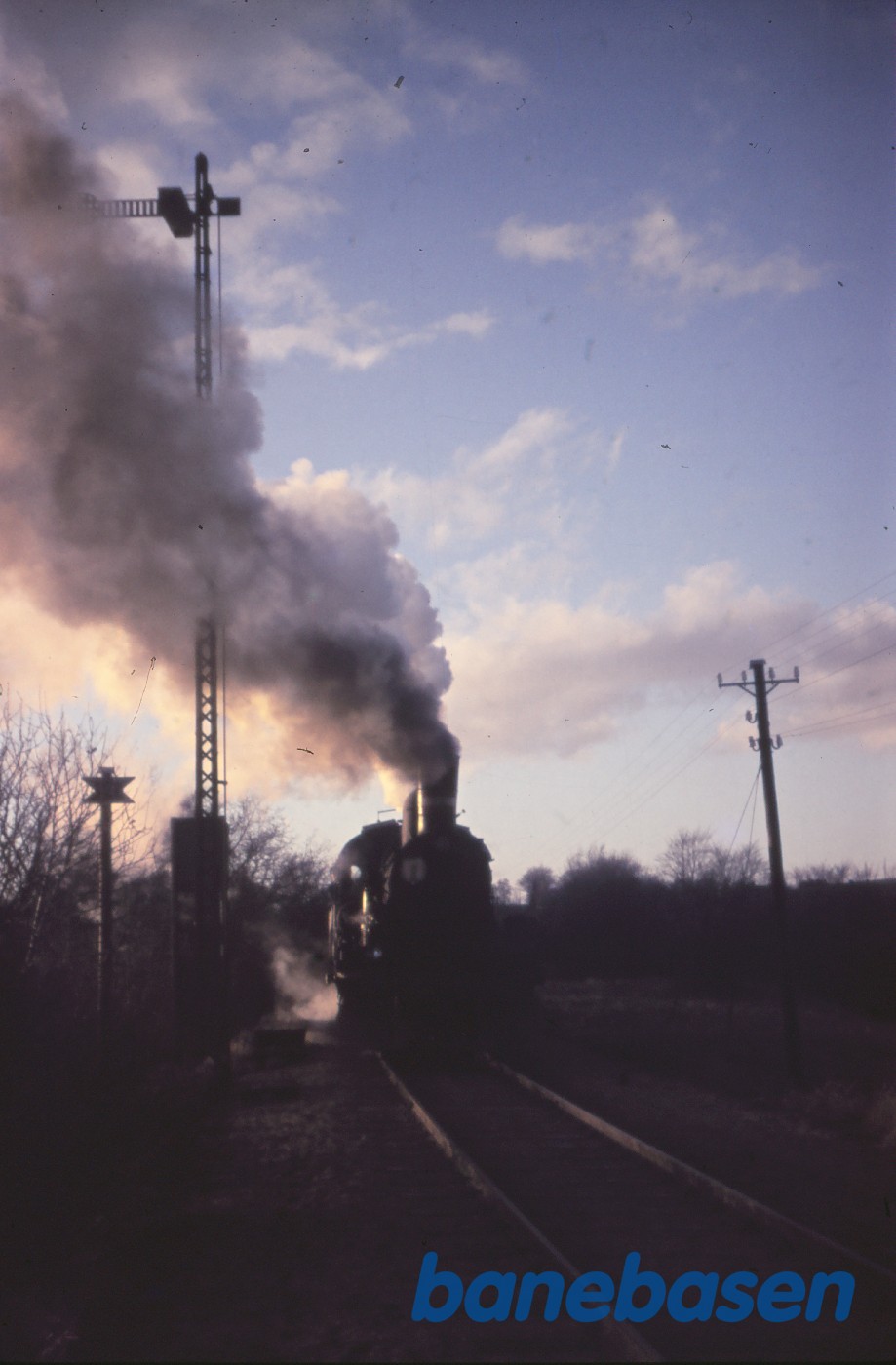 D-maskine ved indkørselssignalet for Kalundborgbanen D-maskine ved indkørselssignalet for Kalundborgbanen