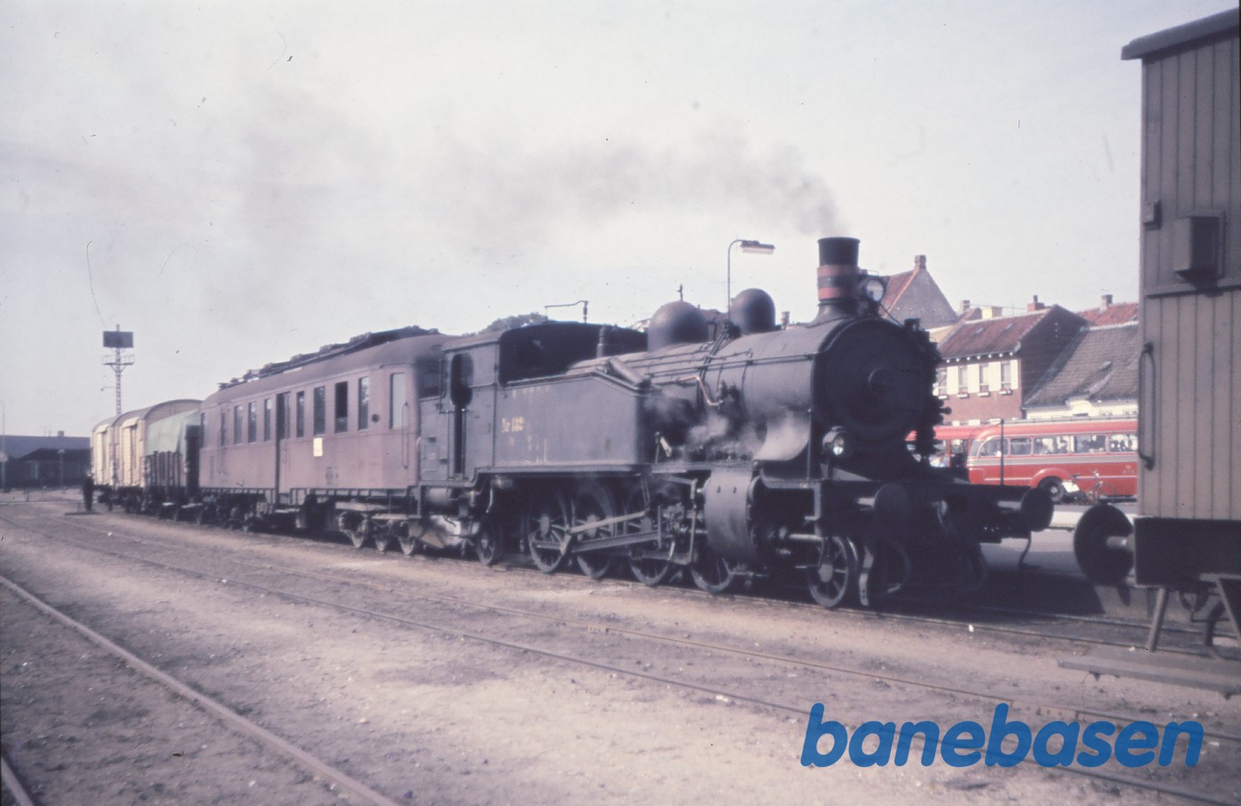 DF 132 i forspand med MP i godstog DF 132 i forspand med MP i godstog