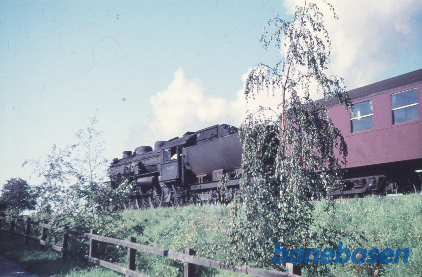 E-maskine med persontog E-maskine med persontog