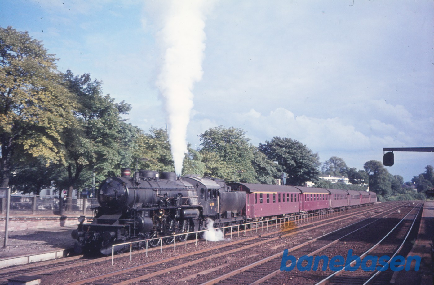 E 998 med persontog E 998 med persontog